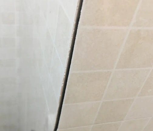 镇海瓷砖空鼓维修公司分享阳台瓷砖脱落的修复过程可以分为以下几个步骤