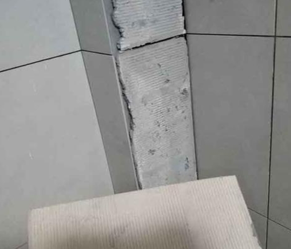 镇海瓷砖空鼓维修公司分享下厨房瓷砖脱落的补救措施。